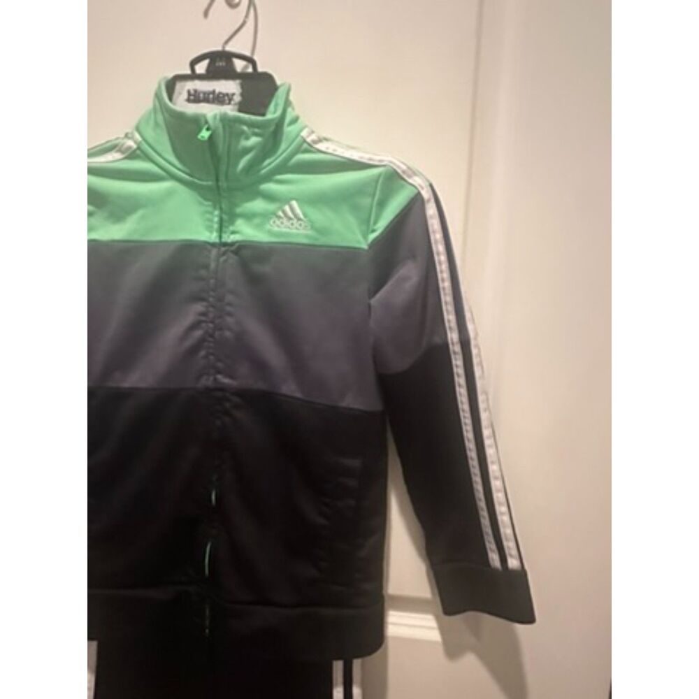 Adidas Unisex 2 Piece Tracksuit - Green, White & Black Size 6 - Picture 5 of 12